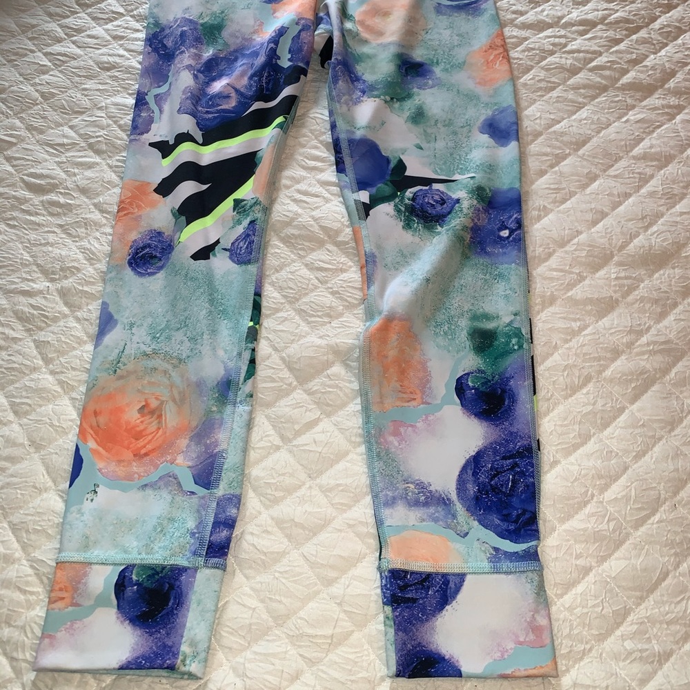 Stylish Reebok Workout Pants - Picture 2 of 5